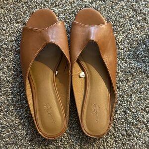 Universal Thread Tan Leather Slide Sandals
